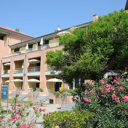 טירניה Continental Resort מראה חיצוני תמונה