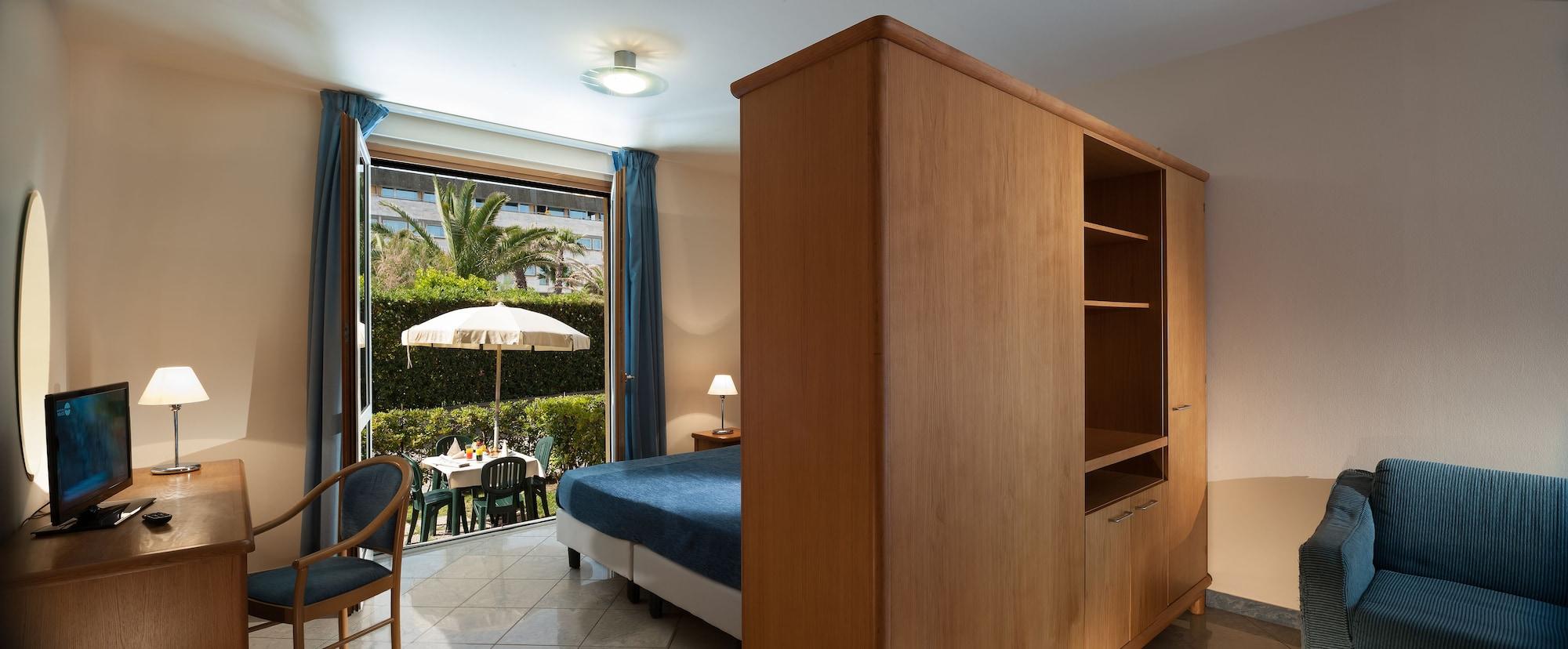 טירניה Continental Resort מראה חיצוני תמונה