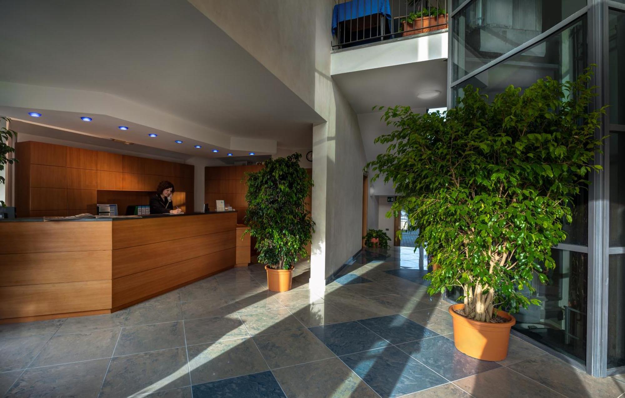 טירניה Continental Resort מראה חיצוני תמונה