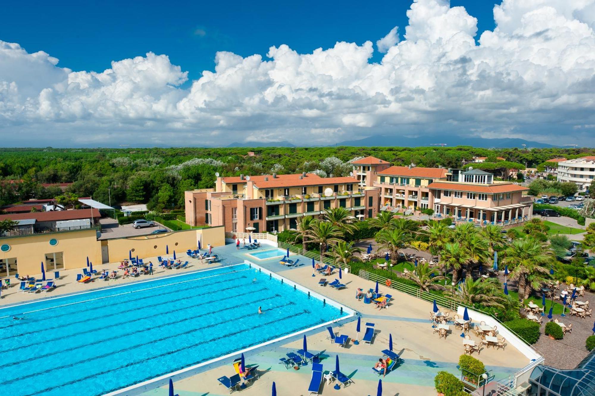 טירניה Continental Resort מראה חיצוני תמונה