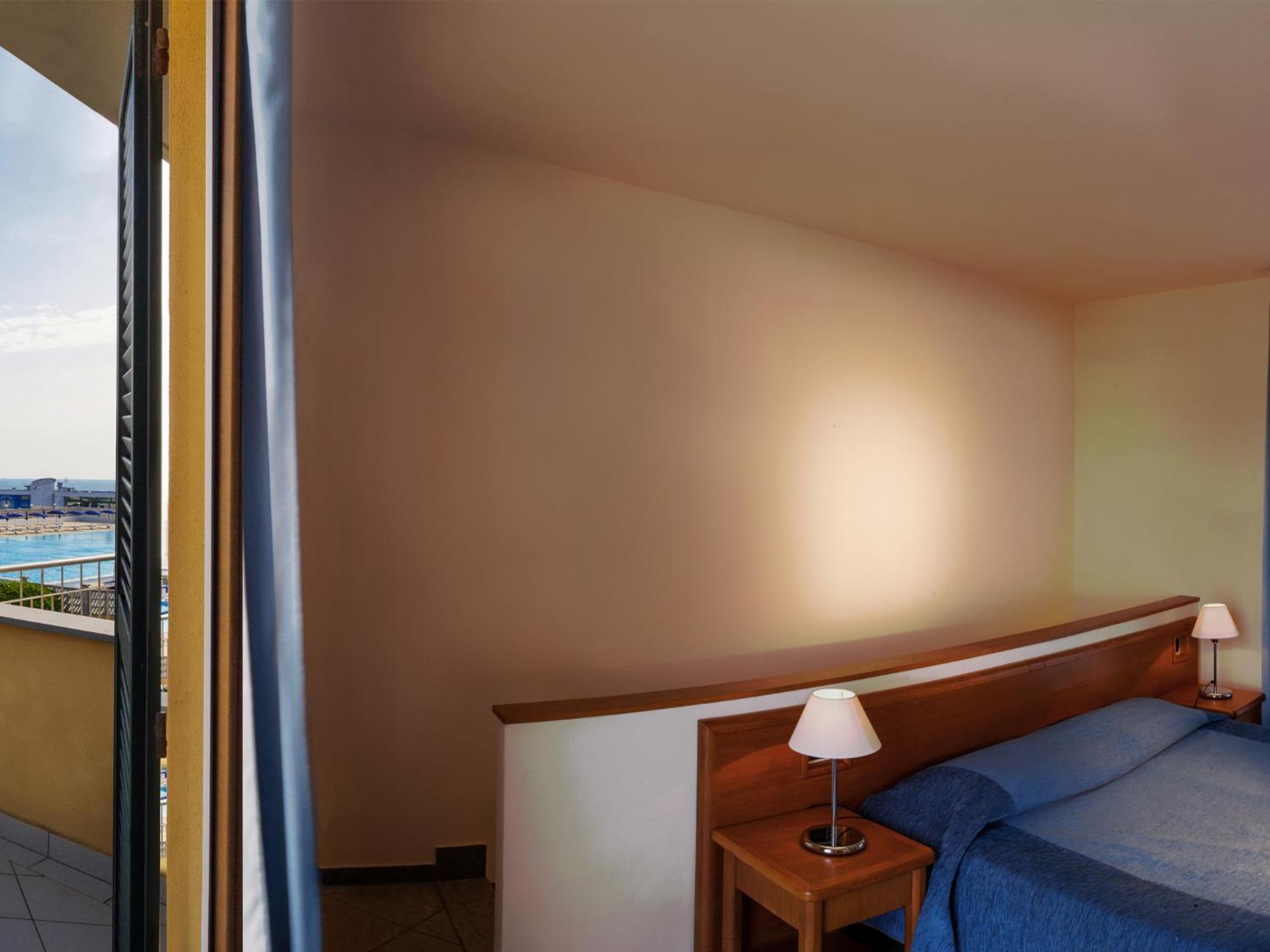 טירניה Continental Resort מראה חיצוני תמונה
