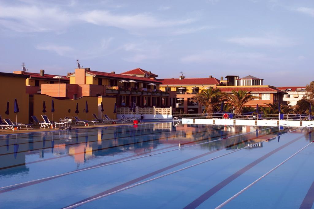טירניה Continental Resort מראה חיצוני תמונה