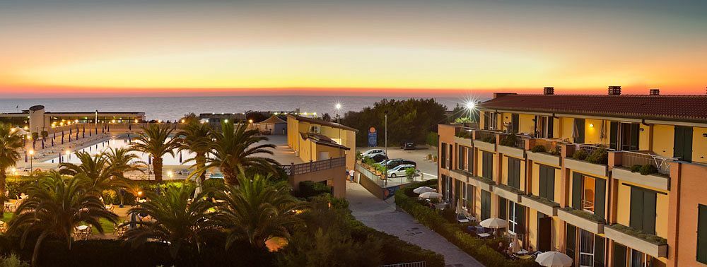 טירניה Continental Resort מראה חיצוני תמונה