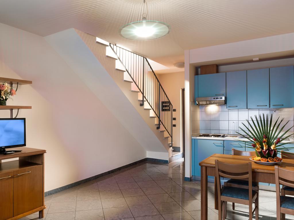 טירניה Continental Resort חדר תמונה
