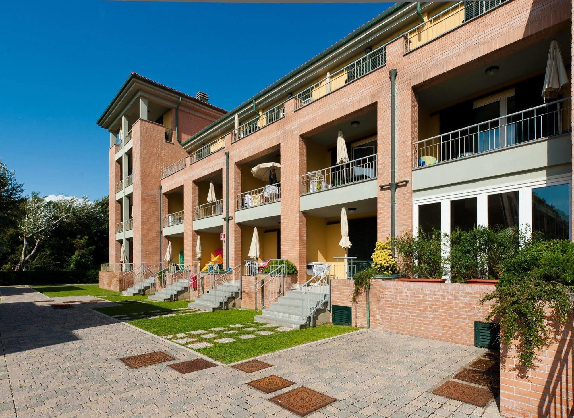 טירניה Continental Resort מראה חיצוני תמונה